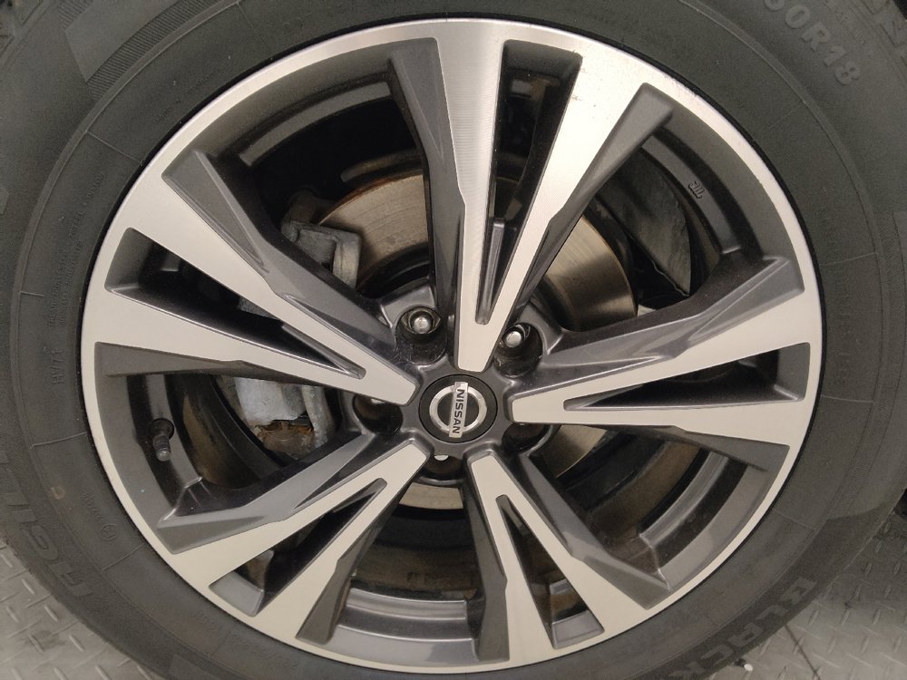 Used 2019 Nissan Rogue SV w/ Premium Package FWD image 31