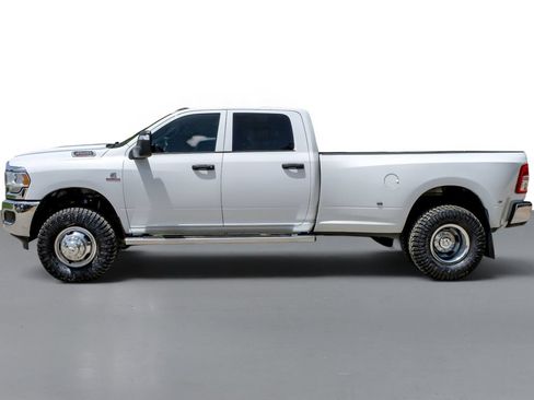 Used 2024 RAM 3500 Tradesman w/ Chrome Appearance Group AWD/4WD image 9