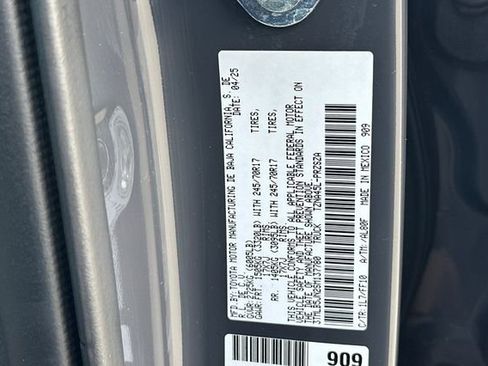 Certified 2025 Toyota Tacoma SR5 AWD/4WD image 34
