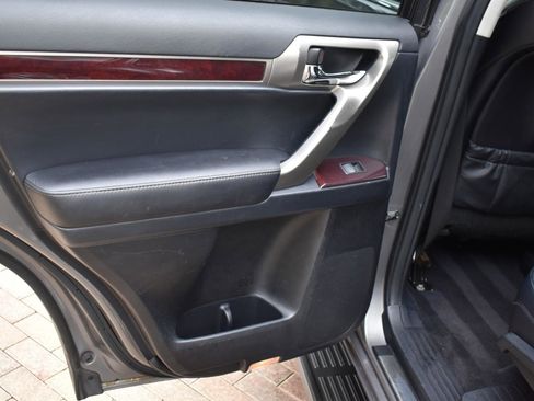 Used 2014 Lexus GX 460 image 31