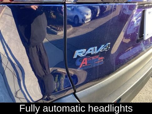 Used 2022 Toyota RAV4 XLE Premium AWD/4WD image 20