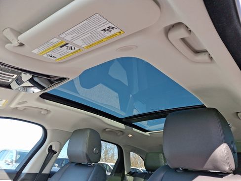 Used 2025 Land Rover Range Rover Velar S image 15