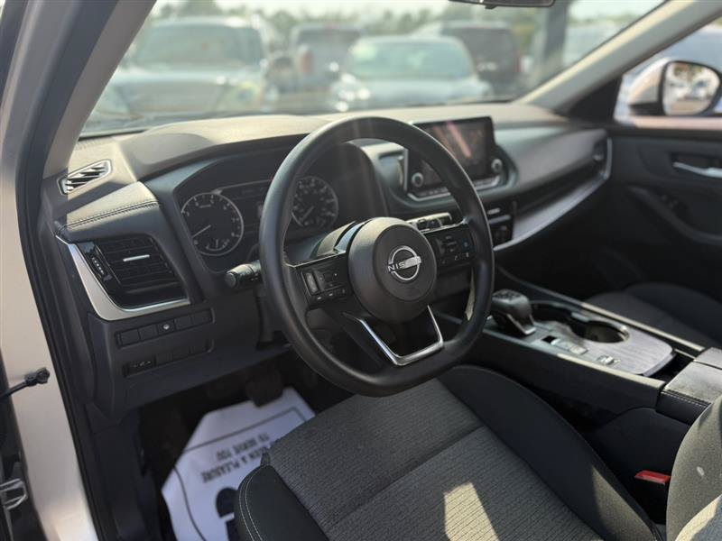Used 2022 Nissan Rogue SV FWD image 25