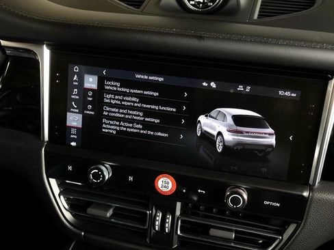 Certified 2026 Porsche Macan AWD/4WD image 20
