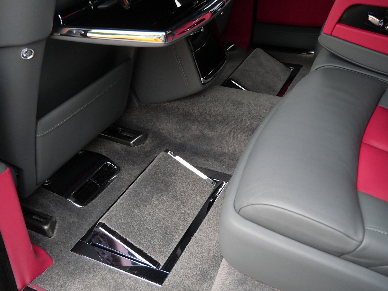 Certified 2023 Rolls-Royce Phantom Sedan RWD image 31