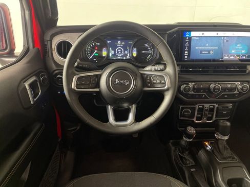 Used 2024 Jeep Wrangler Unlimited Sahara image 16