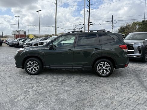 Used 2023 Subaru Forester Premium image 4