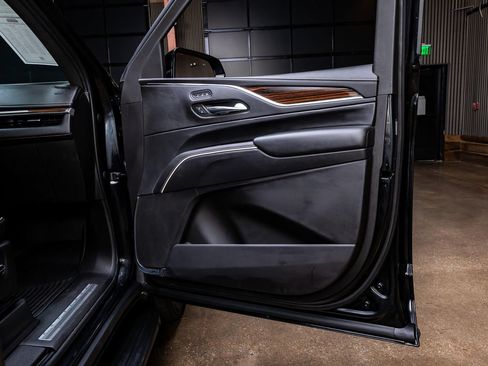 Used 2023 Cadillac Escalade Premium Luxury RWD image 29