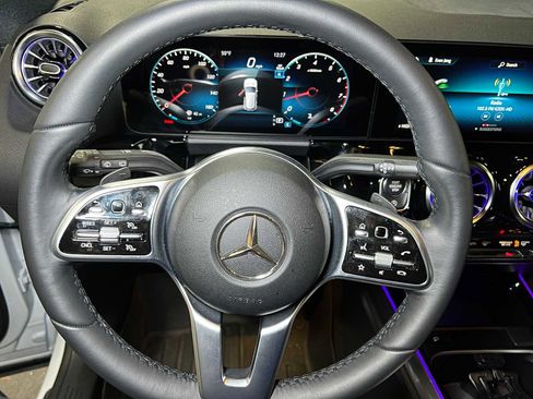 Used 2023 Mercedes-Benz GLA 250 4MATIC image 27