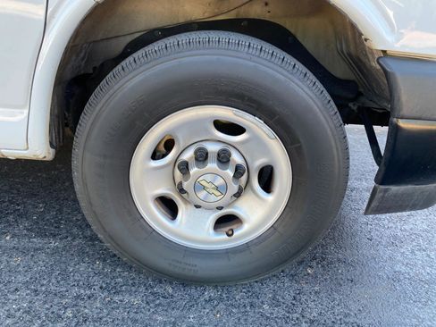 Used 2021 Chevrolet Express 2500 RWD image 19