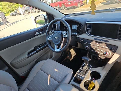 Used 2022 Kia Sportage LX w/ LX FWD Value Edition Package image 9