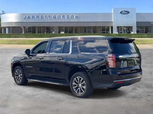 Used 2021 Chevrolet Suburban LS RWD image 3