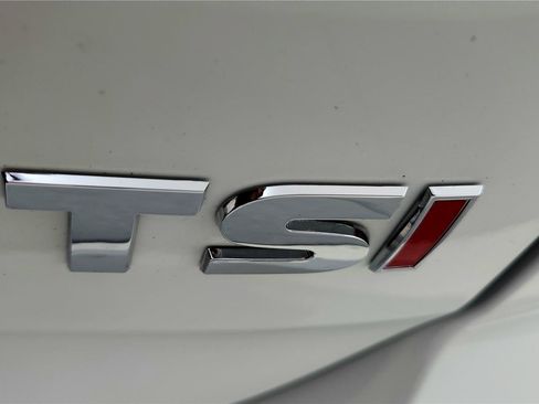 Used 2018 Volkswagen Golf SE image 14
