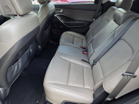 Used 2017 Hyundai Santa Fe FWD image 18