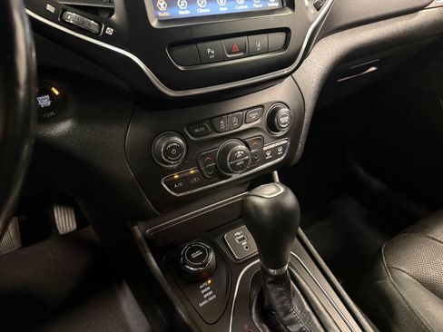 Used 2021 Jeep Cherokee Latitude Lux w/ Comfort/Convenience Group AWD/4WD image 80