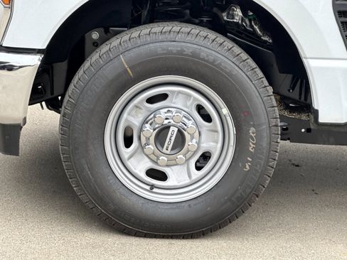 New 2026 Ford F250 XL w/ XL Chrome Package image 27