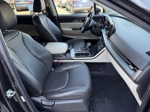 Used 2022 Kia Carnival LX FWD image 42