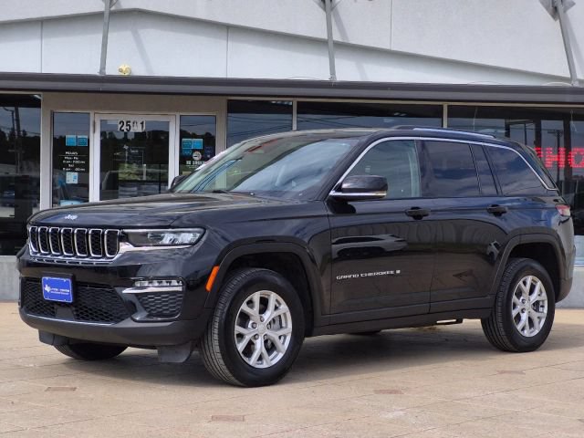 Used 2023 Jeep Grand Cherokee Limited AWD/4WD image 3