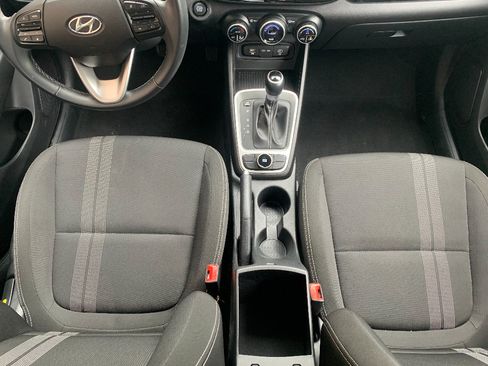 Used 2025 Hyundai Venue SEL FWD image 16