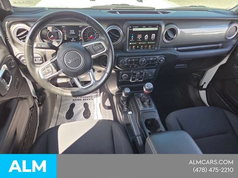 Used 2022 Jeep Wrangler Unlimited Sahara w/ Cold Weather Group AWD/4WD image 9