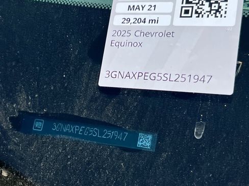 Used 2025 Chevrolet Equinox LT AWD/4WD image 23