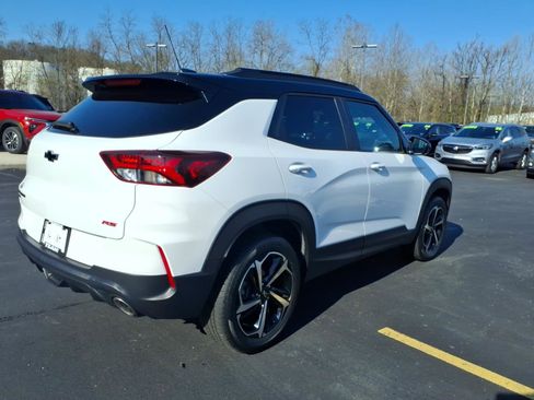 Used 2023 Chevrolet TrailBlazer RS w/ Sun and Liftgate Package image 7