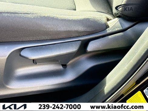 Used 2024 Toyota Corolla Cross LE image 23