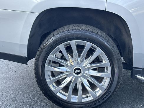 Used 2017 Cadillac Escalade Luxury AWD/4WD image 21