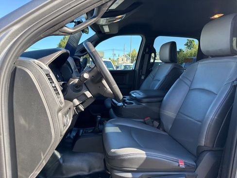 Used 2024 RAM 2500 Tradesman w/ Chrome Appearance Group image 17