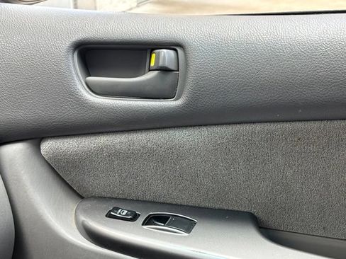 Used 2010 Toyota Sienna CE FWD image 23