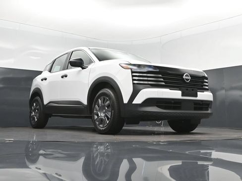 Used 2025 Nissan Kicks S AWD/4WD image 44