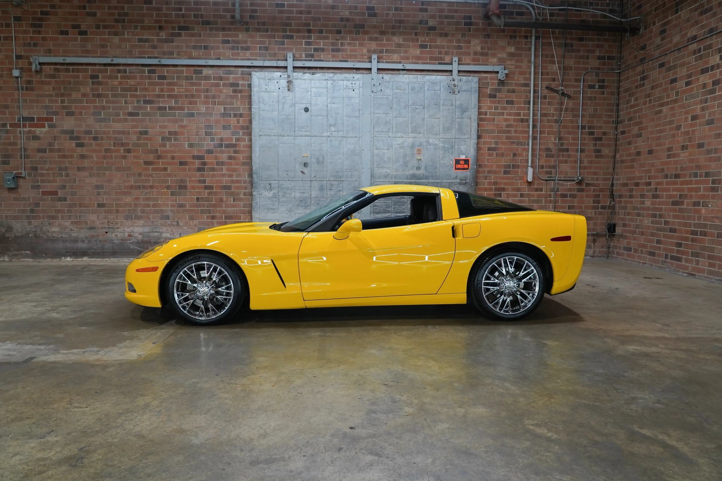 Used 2012 Chevrolet Corvette Coupe w/ Roof Package RWD image 1