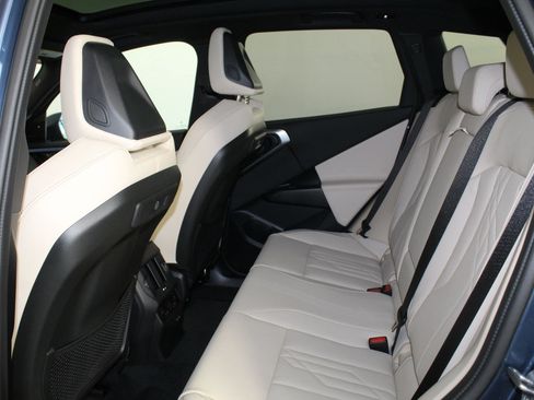 Used 2025 BMW X3 xDrive30i w/ Premium Package image 28