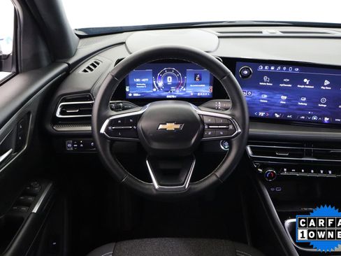 Used 2025 Chevrolet Traverse LT image 17