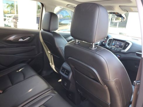 Certified 2022 GMC Terrain SLT image 25