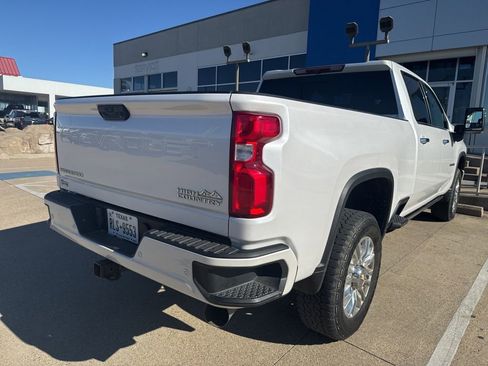 Used 2022 Chevrolet Silverado 2500 High Country w/ Safety Package II image 3