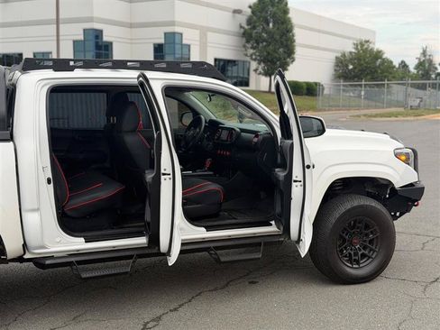 Used 2017 Toyota Tacoma SR w/ Tow Package AWD/4WD image 11