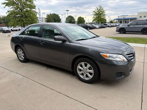 Used 2010 Toyota Camry LE FWD image 7