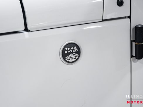 Used 2016 Jeep Wrangler Unlimited Sahara image 14