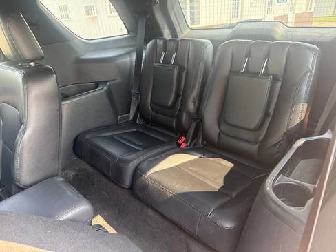 Used 2018 Ford Explorer XLT w/ Equipment Group 202A AWD/4WD image 6