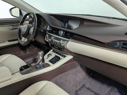 Used 2017 Lexus ES 350 w/ Premium Package image 30