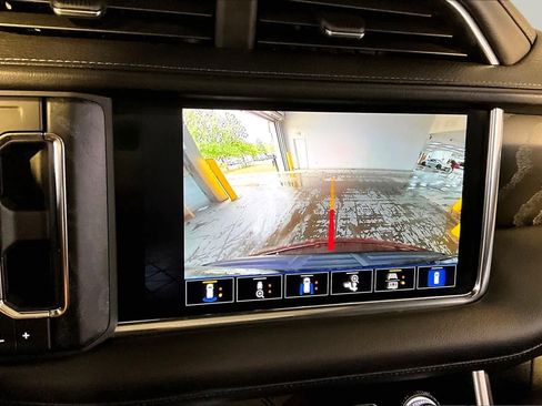 Used 2023 GMC Yukon XL Denali AWD/4WD image 29