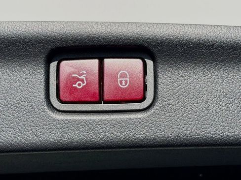 Used 2023 Mercedes-Benz C 300 Sedan image 14