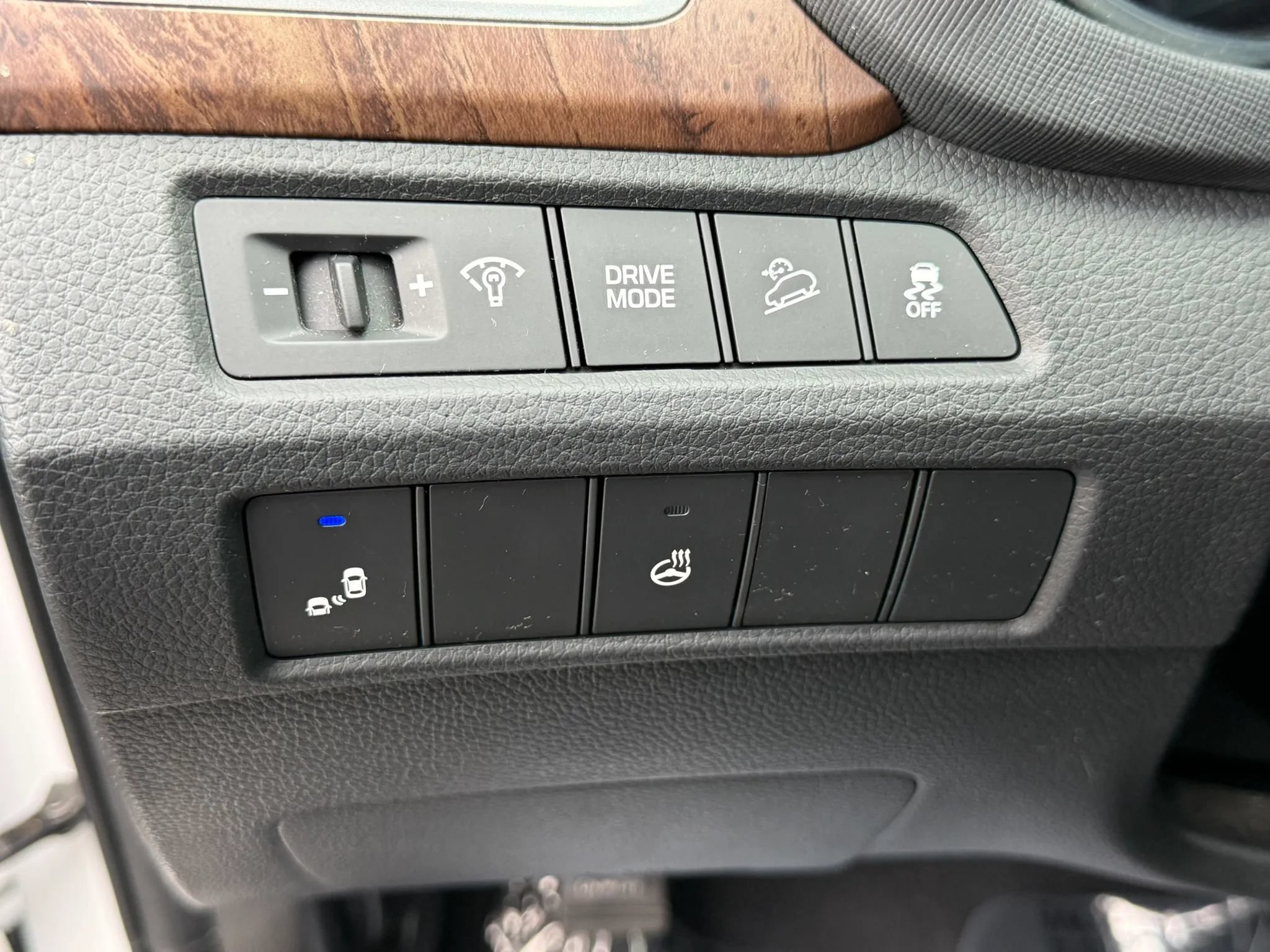 Used 2018 Hyundai Santa Fe Sport FWD image 11