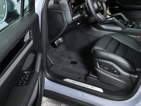 New 2026 Porsche Cayenne S image 8