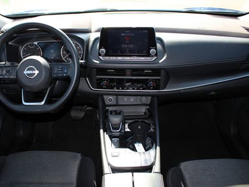 Used 2023 Nissan Rogue SV FWD image 8