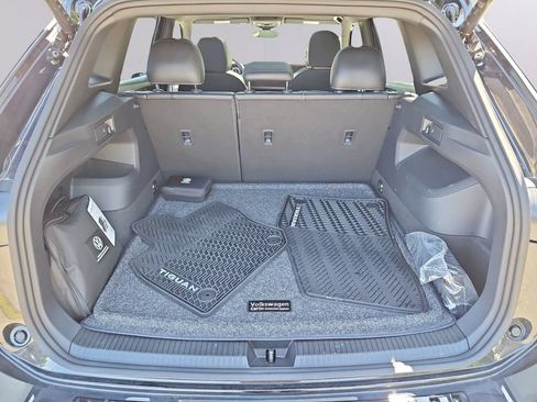 Certified 2026 Volkswagen Tiguan SE R-Line AWD/4WD image 34