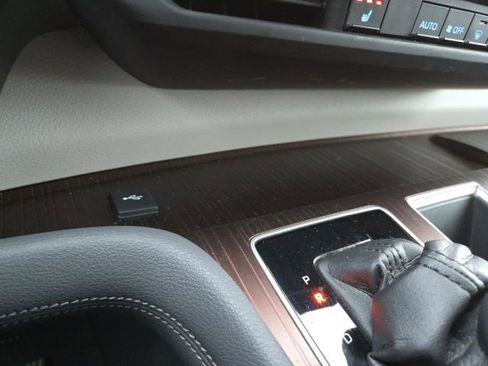 Used 2022 Toyota Sienna XLE image 17