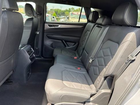Used 2025 Volkswagen Atlas Cross Sport SE FWD image 25