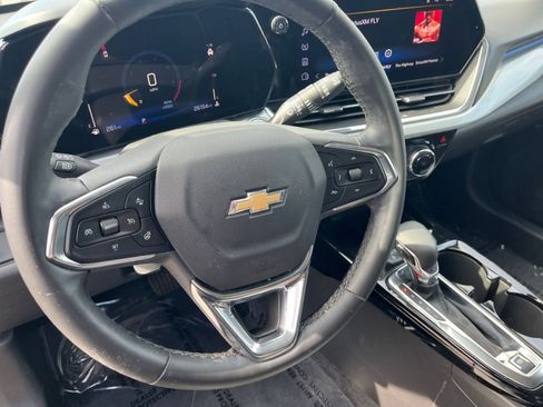 Used 2025 Chevrolet Trax LT w/ LT Convenience Package image 29